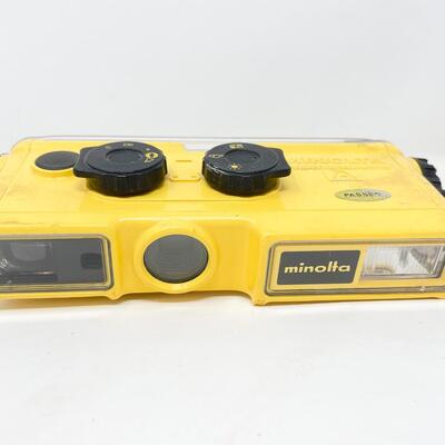 VINTAGE MINOLTA WEATHERMATIC UNDERWATER FILM CAMERA