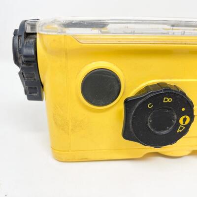 VINTAGE MINOLTA WEATHERMATIC UNDERWATER FILM CAMERA