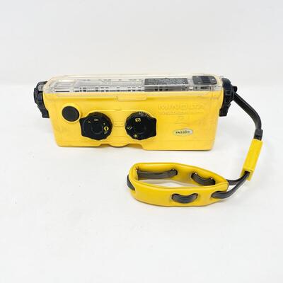 VINTAGE MINOLTA WEATHERMATIC UNDERWATER FILM CAMERA