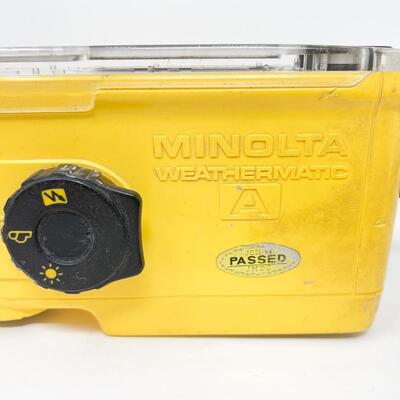 VINTAGE MINOLTA WEATHERMATIC UNDERWATER FILM CAMERA