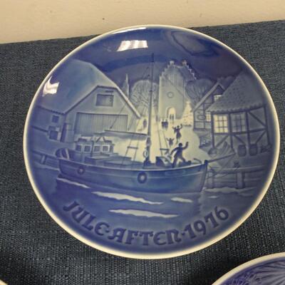 LOT 114. COLLECTION OF BING & GRONDAHL CHRISTMAS PLATES SET OF 6