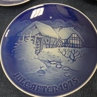 LOT 114. COLLECTION OF BING & GRONDAHL CHRISTMAS PLATES SET OF 6