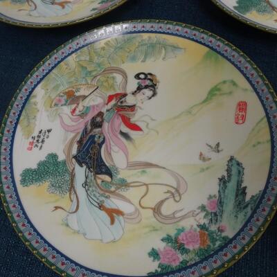 LOT 115. FOUR ASIAN THEME HOME DECOR PLATES