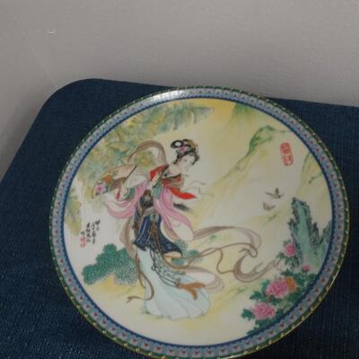LOT 115. FOUR ASIAN THEME HOME DECOR PLATES