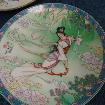 LOT 115. FOUR ASIAN THEME HOME DECOR PLATES