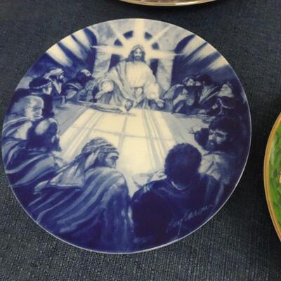 LOT 116. VARIETY OF DECORATIVE PLATES