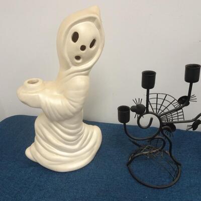 LOT 117. HALLOWEEN HOME DECOR