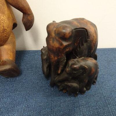 LOT 118. HOME DECOR INCLUDING VASE AND WOOD TEDDY BEAR
