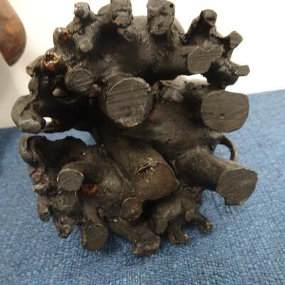 LOT 118. HOME DECOR INCLUDING VASE AND WOOD TEDDY BEAR