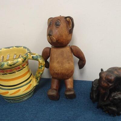 LOT 118. HOME DECOR INCLUDING VASE AND WOOD TEDDY BEAR