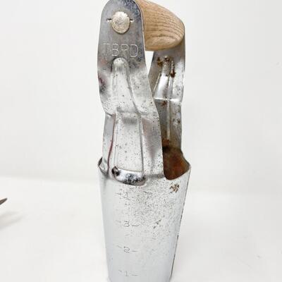 METAL GARDEN TOOLS LOT