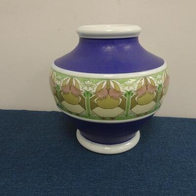LOT 121. VINTAGE JAPANESE SATSUMA VASE