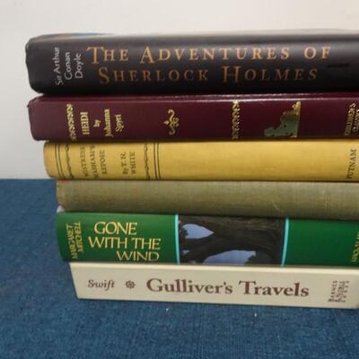 LOT 122 COLLECTION OF BOOKS