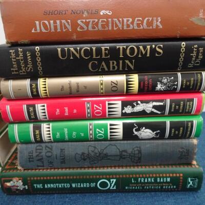 LOT 122 COLLECTION OF BOOKS