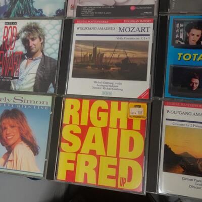 LOT 123    COLLECTION OF A VARIETY OF AUDIO CD'S
