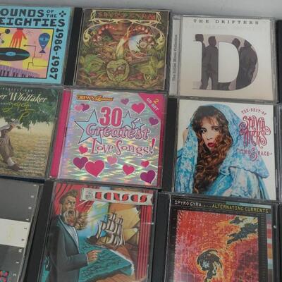 LOT 123    COLLECTION OF A VARIETY OF AUDIO CD'S
