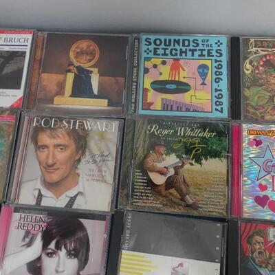 LOT 123    COLLECTION OF A VARIETY OF AUDIO CD'S