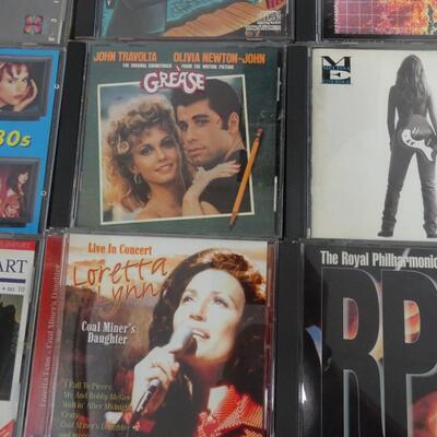 LOT 123    COLLECTION OF A VARIETY OF AUDIO CD'S