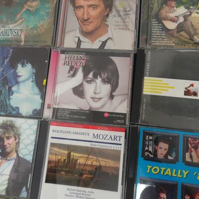 LOT 123    COLLECTION OF A VARIETY OF AUDIO CD'S