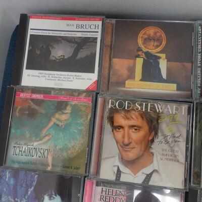 LOT 123    COLLECTION OF A VARIETY OF AUDIO CD'S