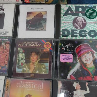 LOT 124. COLLECTION OF A VARIETY OF AUDIO CD'S