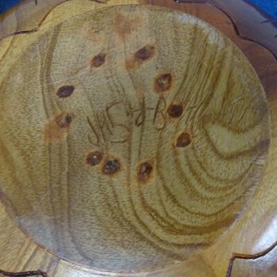 LOT 128. LIDDED WOOD BOWL WITH WOOD CARVING FIGURINE