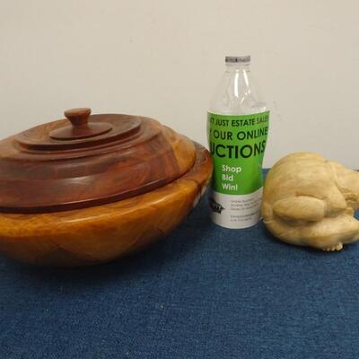 LOT 128. LIDDED WOOD BOWL WITH WOOD CARVING FIGURINE