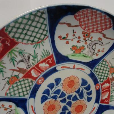 LOT 131 DECORATIVE IMARI PLATE