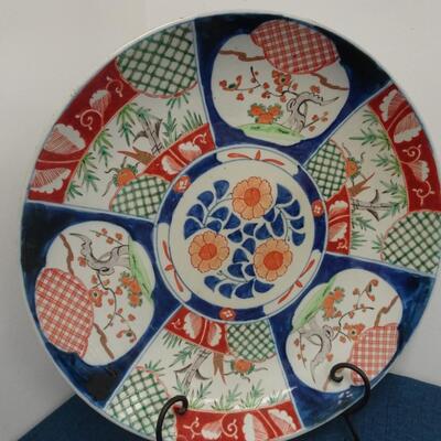 LOT 131 DECORATIVE IMARI PLATE