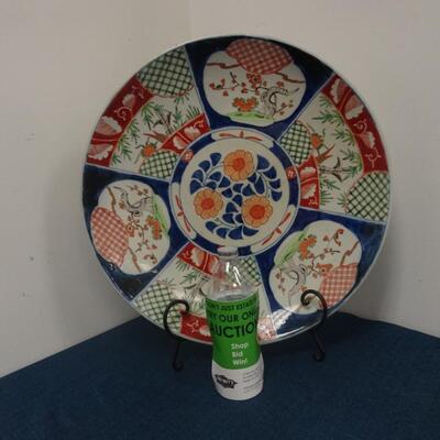 LOT 131 DECORATIVE IMARI PLATE