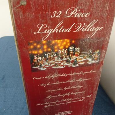 LOT 133.  KIRKLAND LIGHTED VILLAGE 32 PIECES