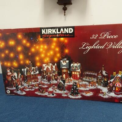 LOT 133.  KIRKLAND LIGHTED VILLAGE 32 PIECES