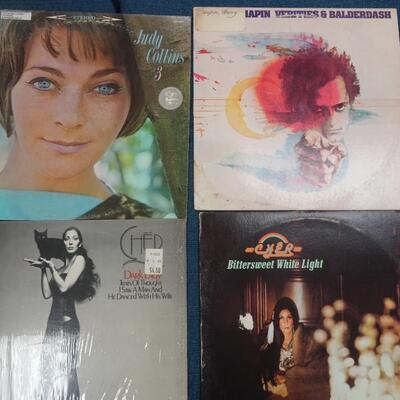 LOT 138 (20 ALBUMS ALBUMS COVERS FROM POOR TO GOOD CONDITION)