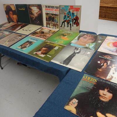 LOT 138 (20 ALBUMS ALBUMS COVERS FROM POOR TO GOOD CONDITION)