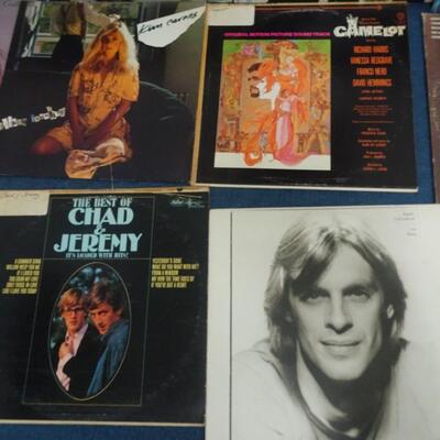 LOT 139  (20 ALBUMS ALBUMS COVERS FROM POOR TO GOOD CONDITION)