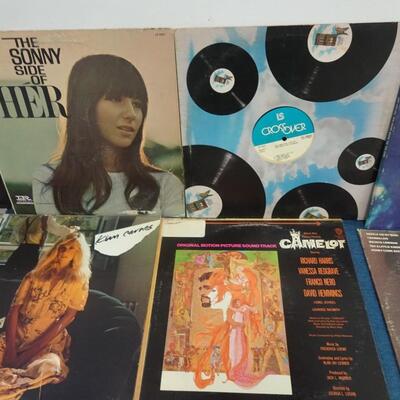 LOT 139  (20 ALBUMS ALBUMS COVERS FROM POOR TO GOOD CONDITION)