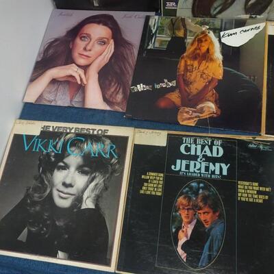 LOT 139  (20 ALBUMS ALBUMS COVERS FROM POOR TO GOOD CONDITION)