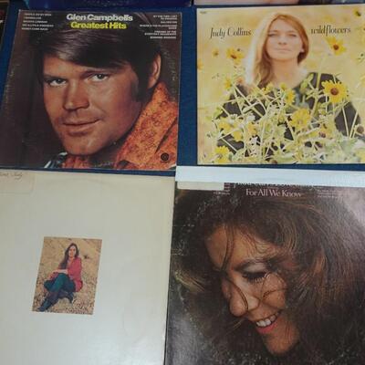 LOT 139  (20 ALBUMS ALBUMS COVERS FROM POOR TO GOOD CONDITION)