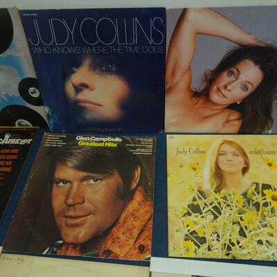 LOT 139  (20 ALBUMS ALBUMS COVERS FROM POOR TO GOOD CONDITION)