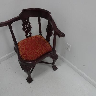 LOT 165 VINTAGE CORNER CHAIR