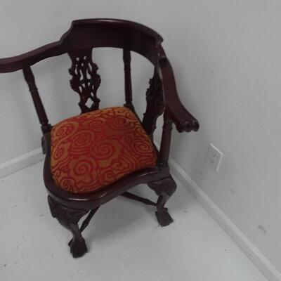 LOT 165 VINTAGE CORNER CHAIR