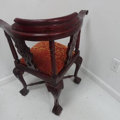 LOT 165 VINTAGE CORNER CHAIR