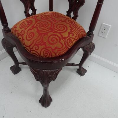 LOT 165 VINTAGE CORNER CHAIR