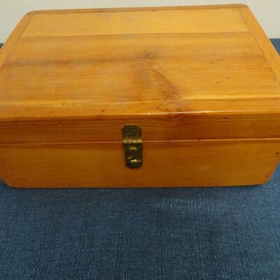 LOT 166. VINTAGE WRENCHES AND WOOD BOX