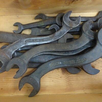 LOT 166. VINTAGE WRENCHES AND WOOD BOX