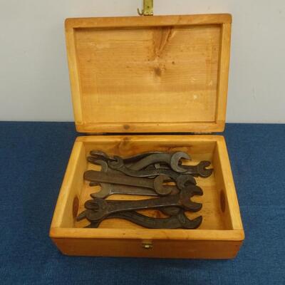 LOT 166. VINTAGE WRENCHES AND WOOD BOX