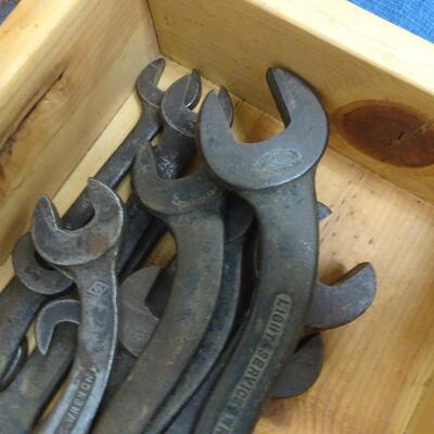 LOT 166. VINTAGE WRENCHES AND WOOD BOX