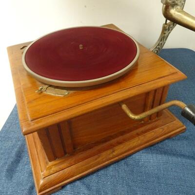 LOT 171  VINTAGE HIS MASTER'S VOICE GRAMOPHONE