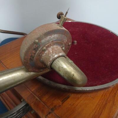 LOT 171  VINTAGE HIS MASTER'S VOICE GRAMOPHONE