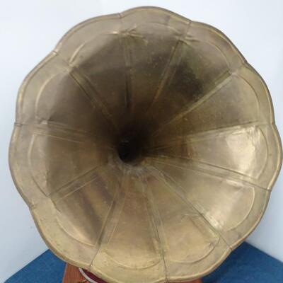 LOT 171  VINTAGE HIS MASTER'S VOICE GRAMOPHONE